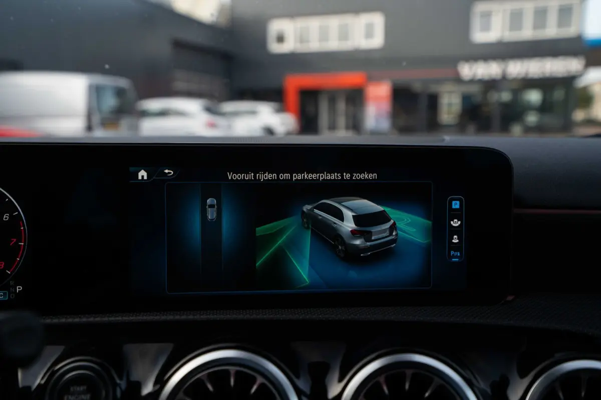 180 AMG Line Automaat | Navigatie | CarPlay | Facelift | Zwart | Vol opties | Inruil mogelijk