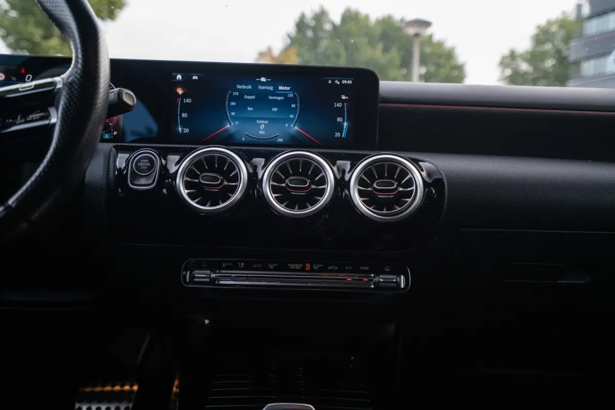 180 AMG Line Automaat | Navigatie | CarPlay | Facelift | Zwart | Vol opties | Inruil mogelijk
