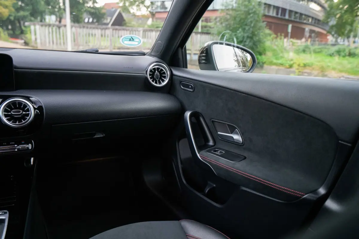 180 AMG Line Automaat | Navigatie | CarPlay | Facelift | Zwart | Vol opties | Inruil mogelijk