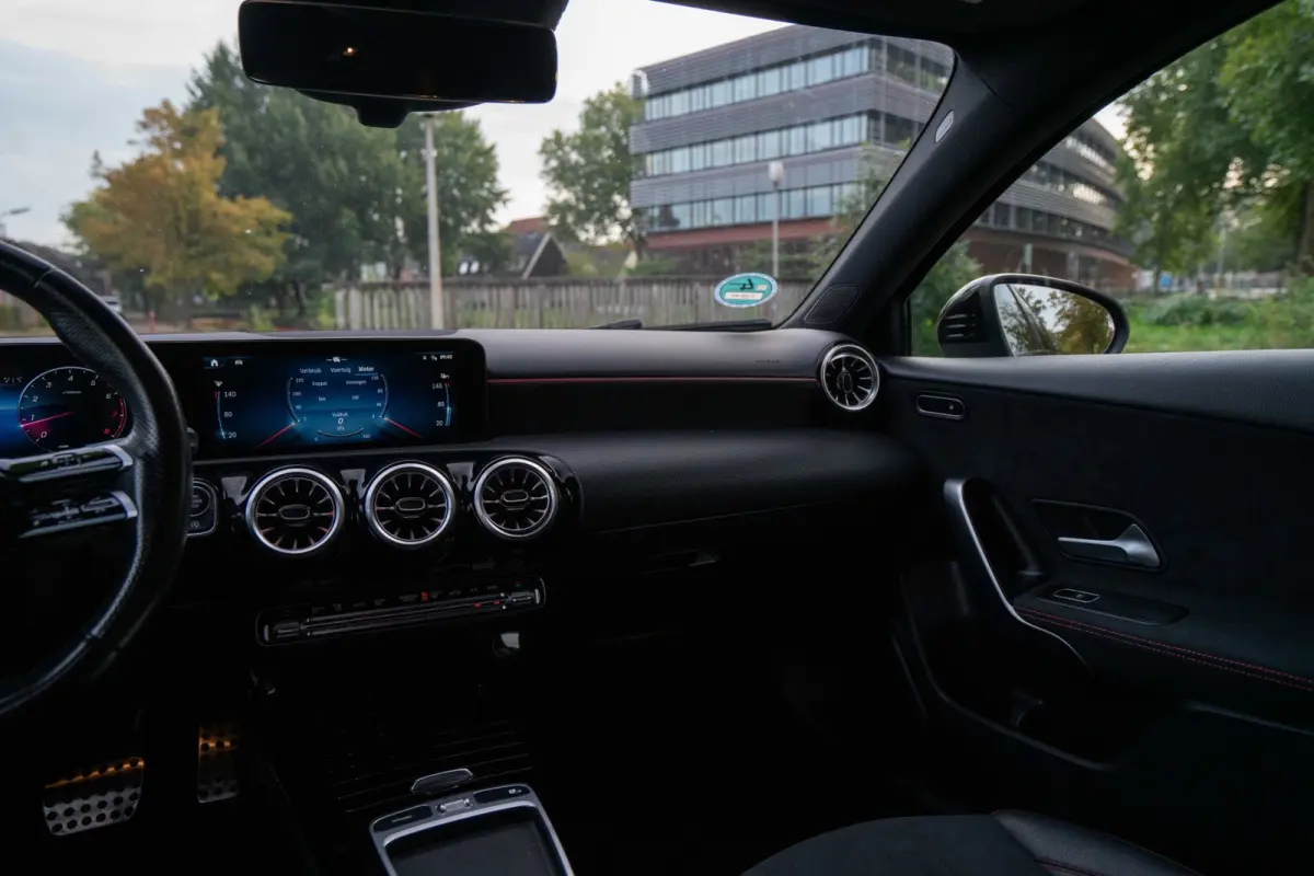 180 AMG Line Automaat | Navigatie | CarPlay | Facelift | Zwart | Vol opties | Inruil mogelijk