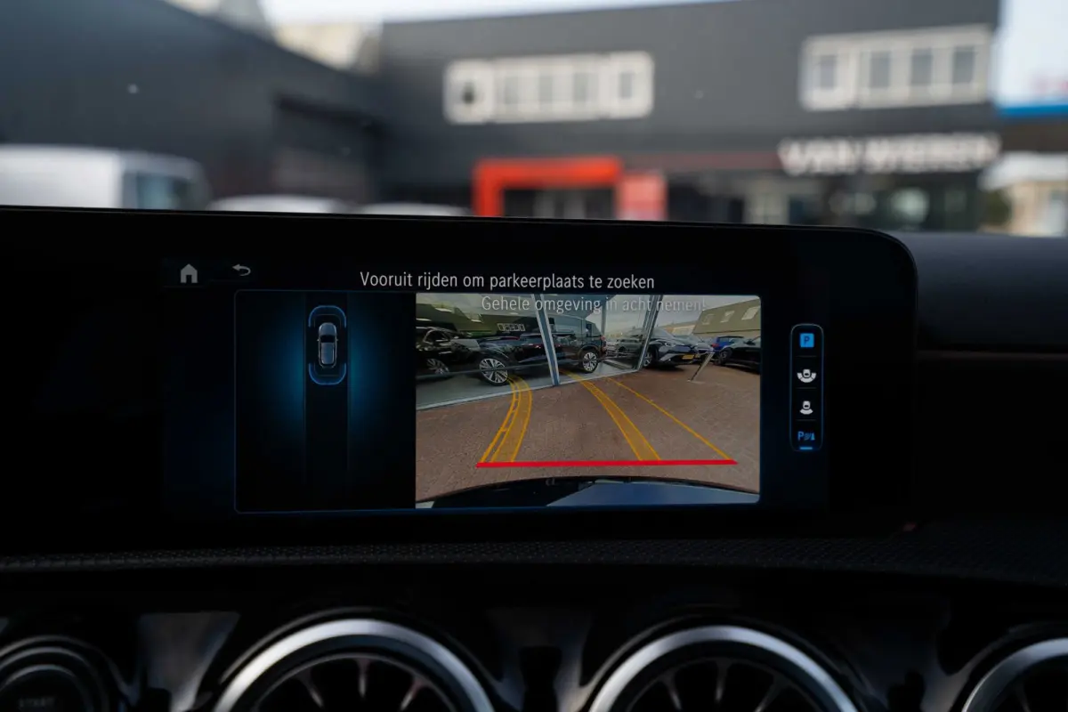 180 AMG Line Automaat | Navigatie | CarPlay | Facelift | Zwart | Vol opties | Inruil mogelijk