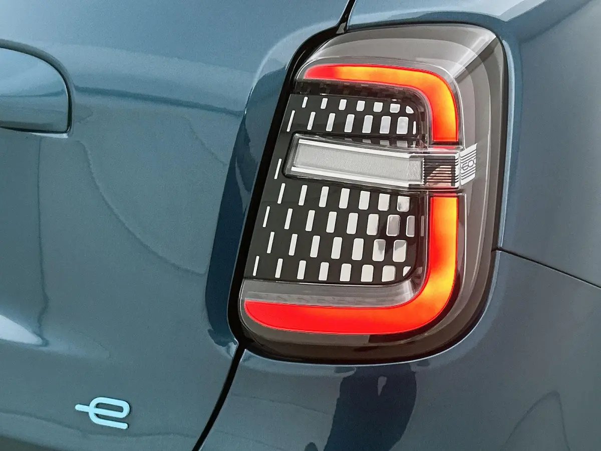 156pk La Prima 54 kWh Automaat ACCU 95% | 3 Fase | Elektrische Achterklep | Elektrische Bestuurdersstoel met Massage | Navigatie | Climate Control | Adaptieve Cruise Control | 18" LMV | Acht