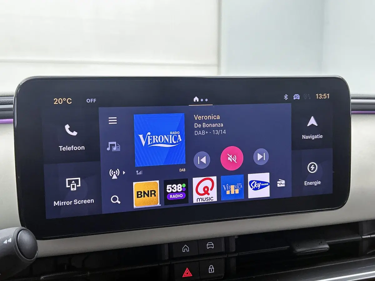 156pk La Prima 54 kWh Automaat ACCU 95% | 3 Fase | Elektrische Achterklep | Elektrische Bestuurdersstoel met Massage | Navigatie | Climate Control | Adaptieve Cruise Control | 18" LMV | Acht
