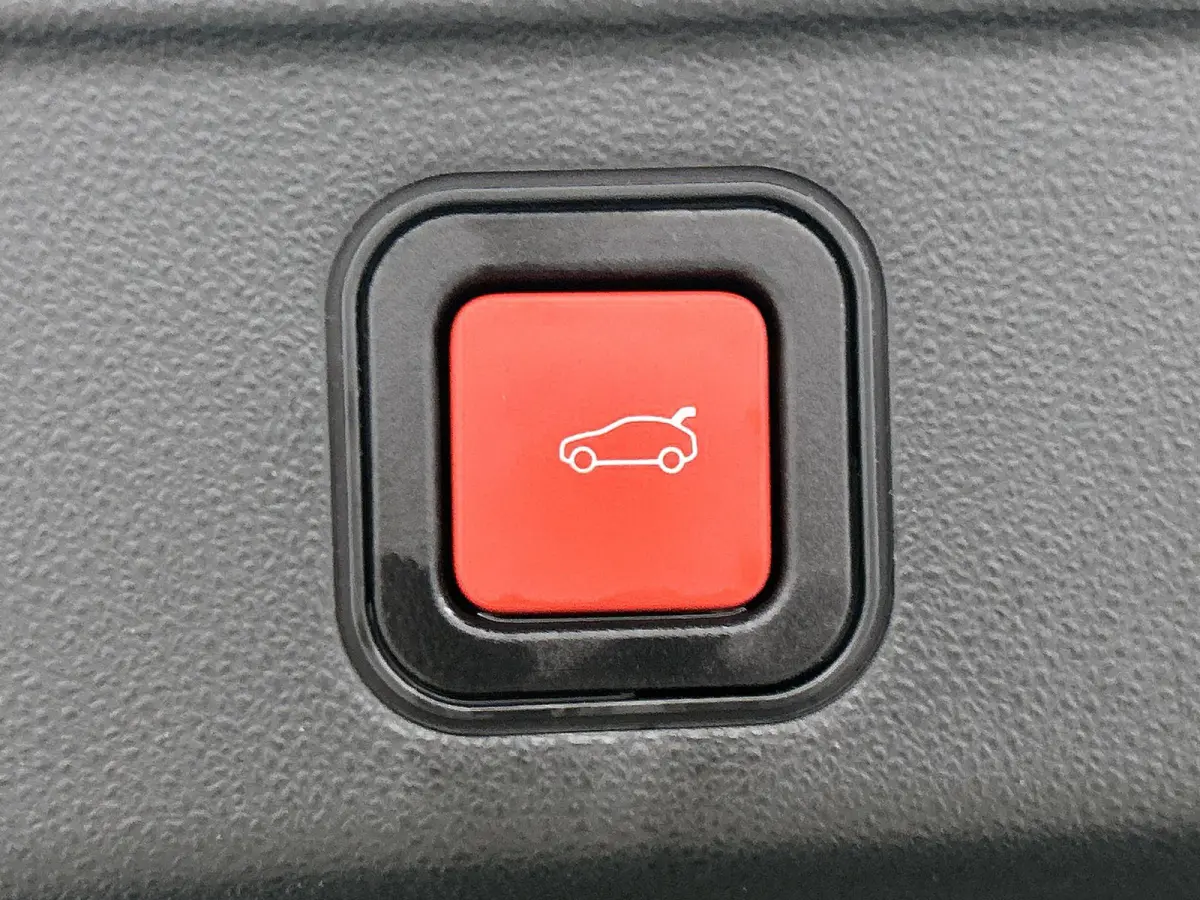 156pk La Prima 54 kWh Automaat ACCU 95% | 3 Fase | Elektrische Achterklep | Elektrische Bestuurdersstoel met Massage | Navigatie | Climate Control | Adaptieve Cruise Control | 18" LMV | Acht