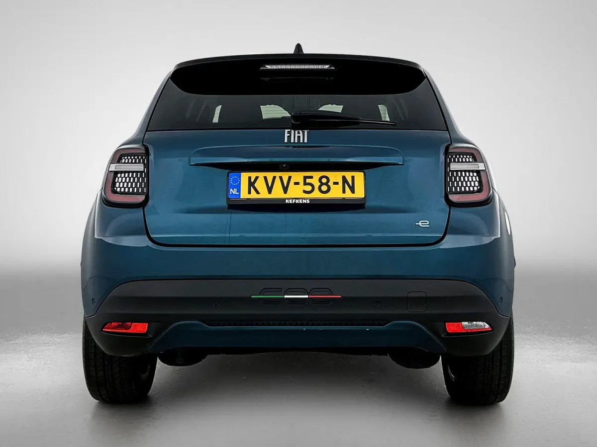 156pk La Prima 54 kWh Automaat ACCU 95% | 3 Fase | Elektrische Achterklep | Elektrische Bestuurdersstoel met Massage | Navigatie | Climate Control | Adaptieve Cruise Control | 18" LMV | Acht