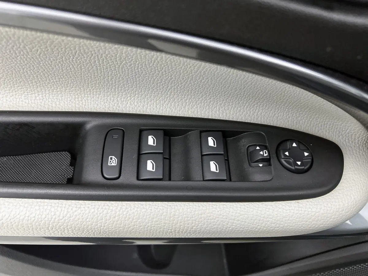 156pk La Prima 54 kWh Automaat ACCU 95% | 3 Fase | Elektrische Achterklep | Elektrische Bestuurdersstoel met Massage | Navigatie | Climate Control | Adaptieve Cruise Control | 18" LMV | Acht