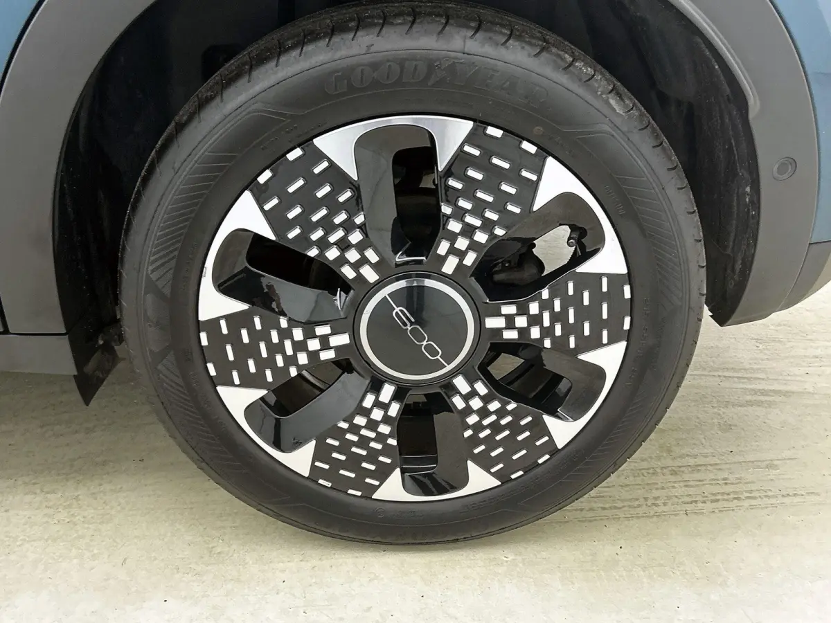 156pk La Prima 54 kWh Automaat ACCU 95% | 3 Fase | Elektrische Achterklep | Elektrische Bestuurdersstoel met Massage | Navigatie | Climate Control | Adaptieve Cruise Control | 18" LMV | Acht
