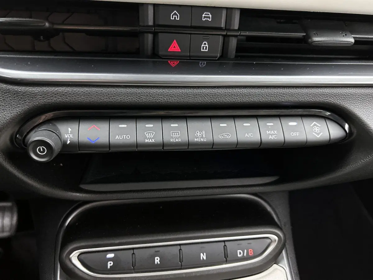 156pk La Prima 54 kWh Automaat ACCU 95% | 3 Fase | Elektrische Achterklep | Elektrische Bestuurdersstoel met Massage | Navigatie | Climate Control | Adaptieve Cruise Control | 18" LMV | Acht