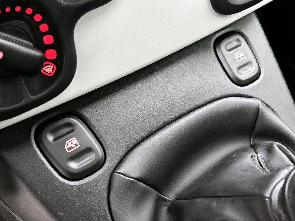 1.0 70pk Hybrid Cross | Apple Carplay/Android Auto | Cruise Control | Airco | Parkeersensoren | IsoFix |