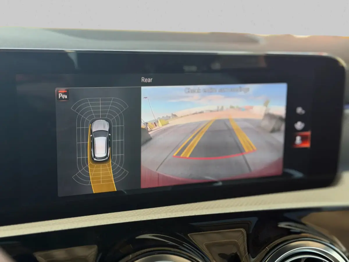 250e Solution AMG Limited (NL-auto, Goed OnderH, Panorama, SfeerV, Carplay, Lane Assist)