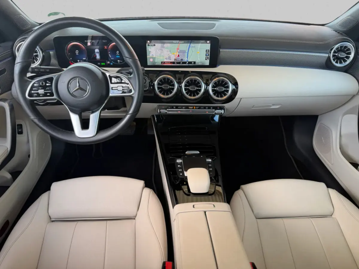 250e Solution AMG Limited (NL-auto, Goed OnderH, Panorama, SfeerV, Carplay, Lane Assist)