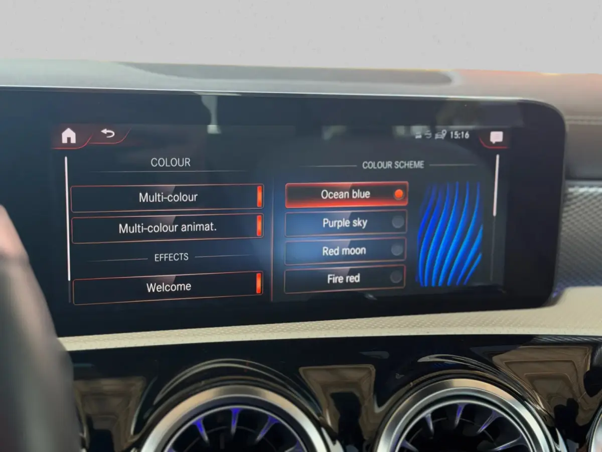250e Solution AMG Limited (NL-auto, Goed OnderH, Panorama, SfeerV, Carplay, Lane Assist)
