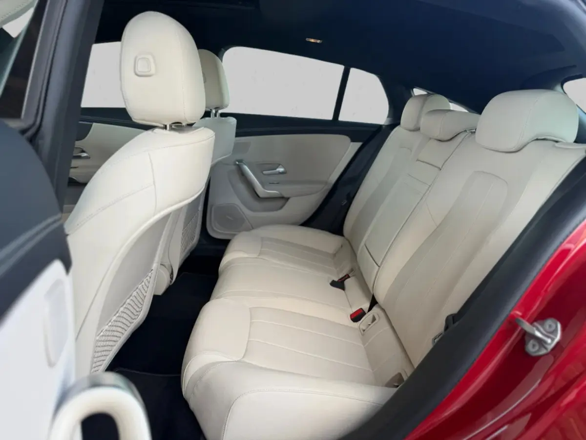 250e Solution AMG Limited (NL-auto, Goed OnderH, Panorama, SfeerV, Carplay, Lane Assist)