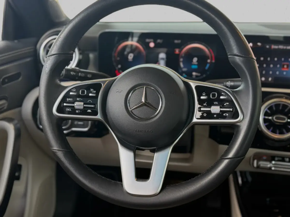 250e Solution AMG Limited (NL-auto, Goed OnderH, Panorama, SfeerV, Carplay, Lane Assist)