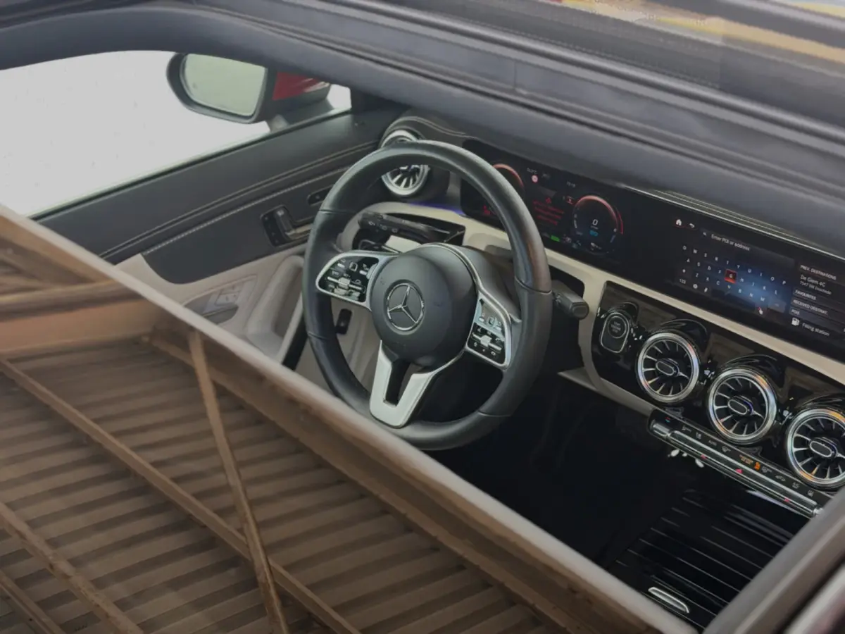 250e Solution AMG Limited (NL-auto, Goed OnderH, Panorama, SfeerV, Carplay, Lane Assist)