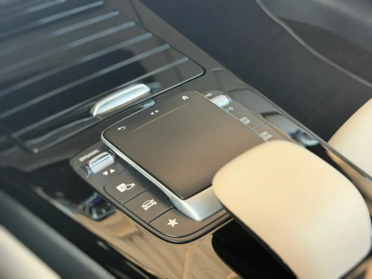 250e Solution AMG Limited (NL-auto, Goed OnderH, Panorama, SfeerV, Carplay, Lane Assist)