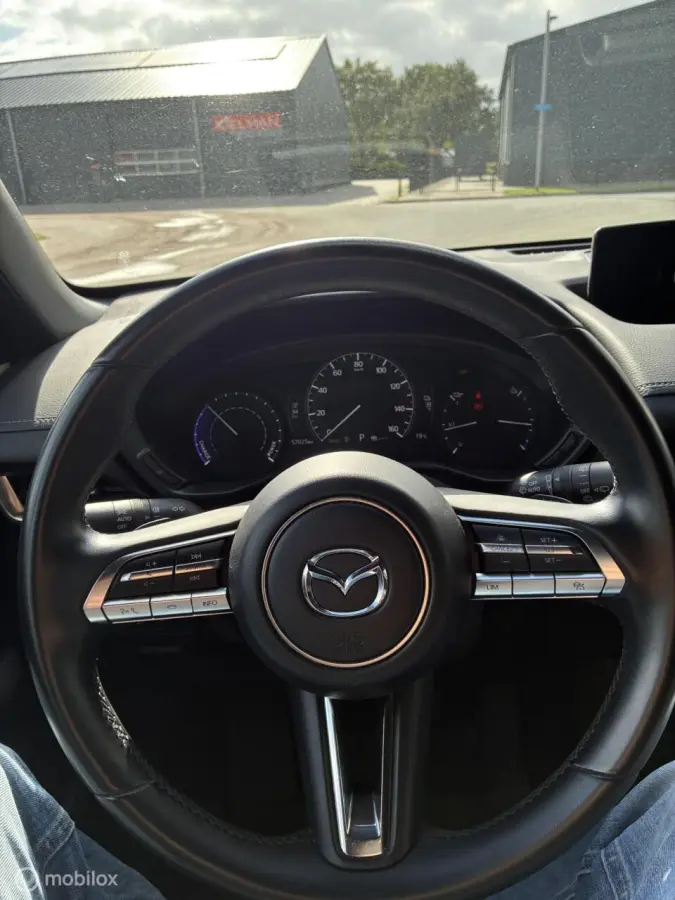 e-SkyActiv 145 First Edition 36 kWh | SOH 92,5% | HUD | Camera | Stoelverwarming