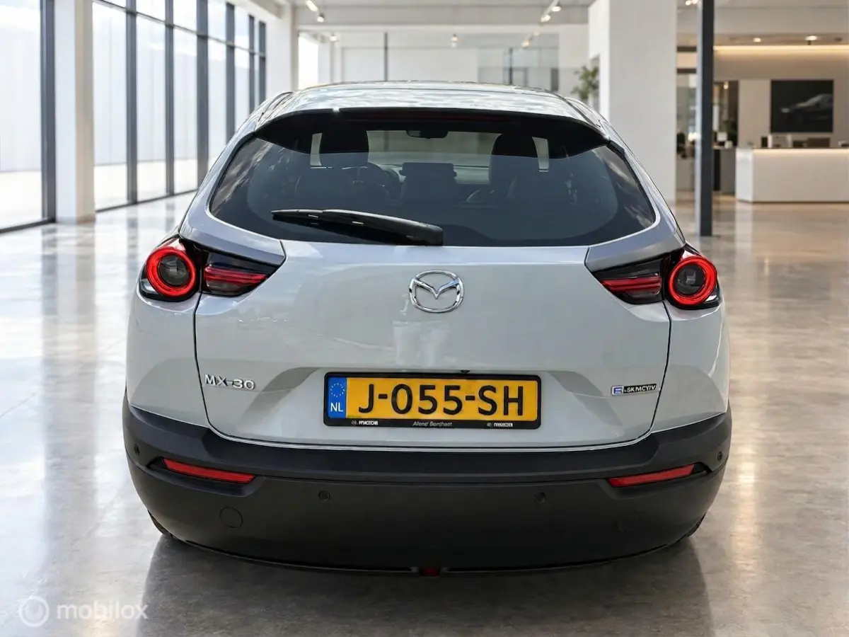 e-SkyActiv 145 First Edition 36 kWh | SOH 92,5% | HUD | Camera | Stoelverwarming