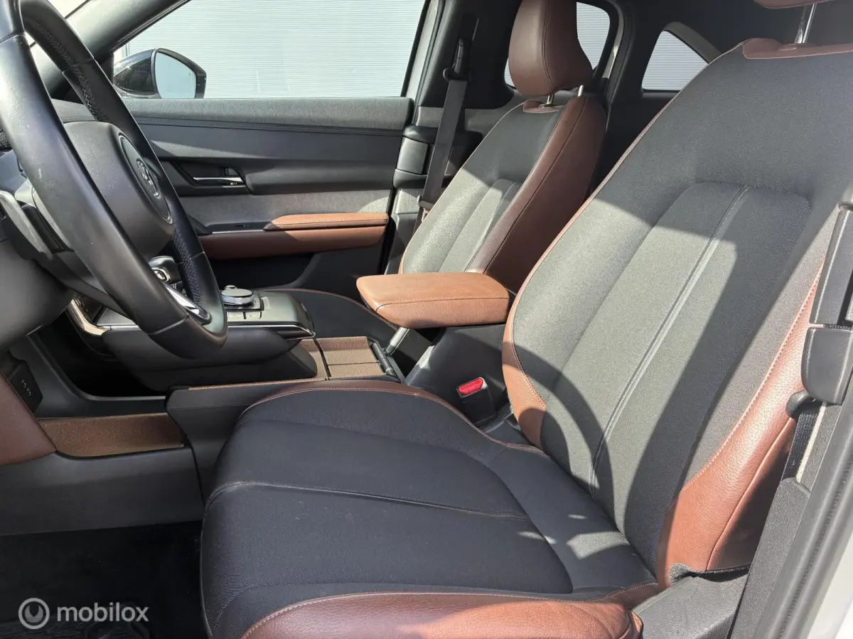 e-SkyActiv 145 First Edition 36 kWh | SOH 92,5% | HUD | Camera | Stoelverwarming