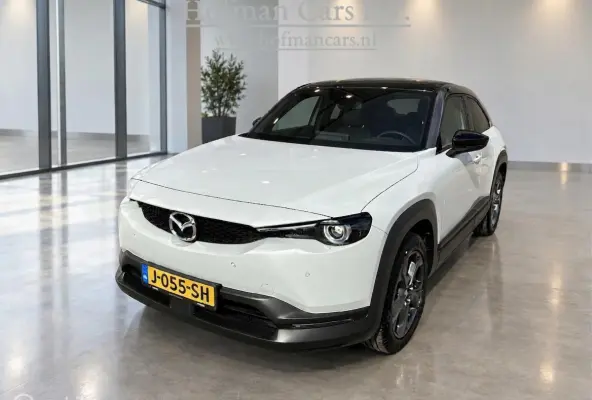 e-SkyActiv 145 First Edition 36 kWh | SOH 92,5% | HUD | Camera | Stoelverwarming
