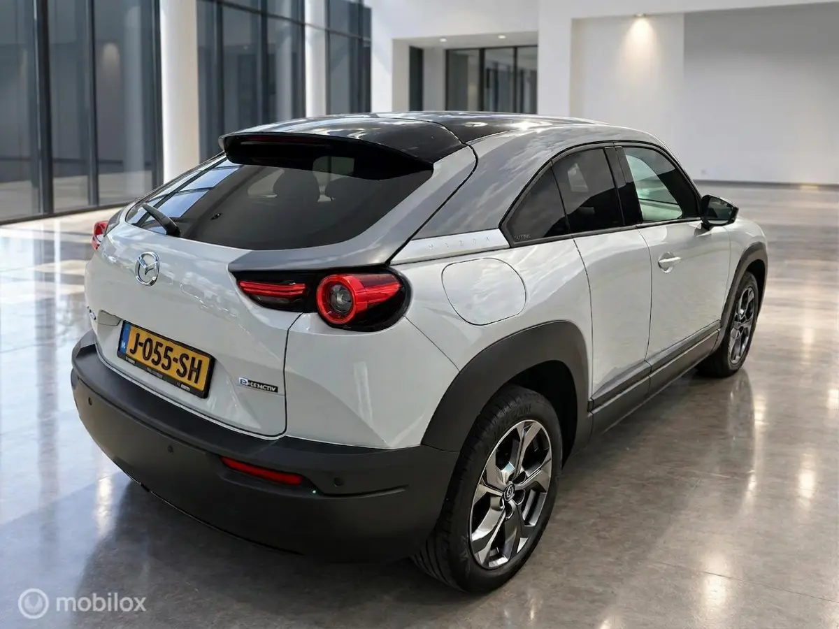 e-SkyActiv 145 First Edition 36 kWh | SOH 92,5% | HUD | Camera | Stoelverwarming