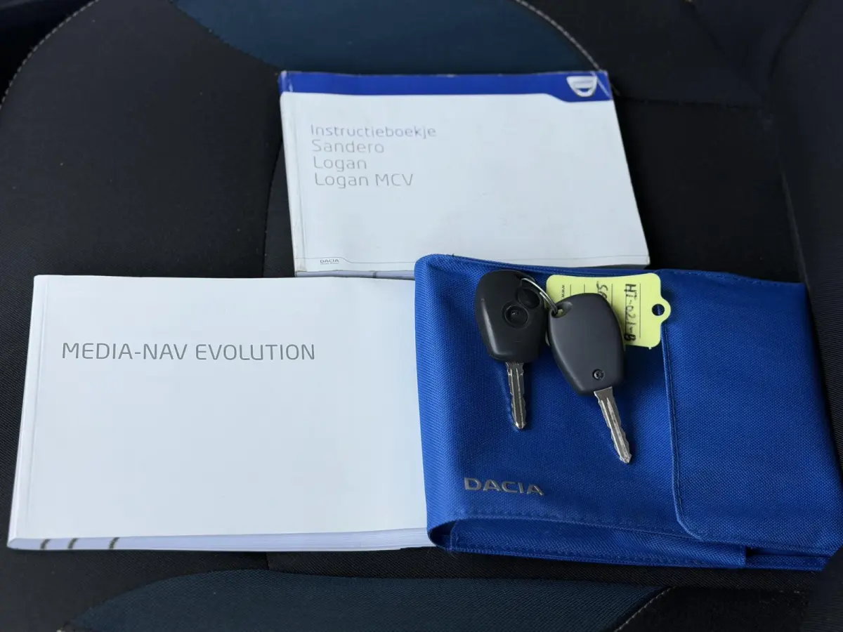 0.9 TCe 10th Anniversary 90PK | 1e Eigenaar | Volledig Dealeronderhouden! | NL AUTO | NAP | Afneembare Trekhaak | Airco | Parkeersensoren | Navigatie | Cruise Control | 2 Sleutels |
