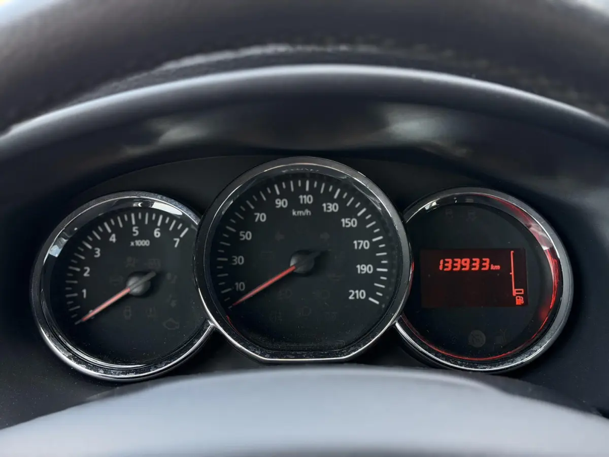0.9 TCe 10th Anniversary 90PK | 1e Eigenaar | Volledig Dealeronderhouden! | NL AUTO | NAP | Afneembare Trekhaak | Airco | Parkeersensoren | Navigatie | Cruise Control | 2 Sleutels |