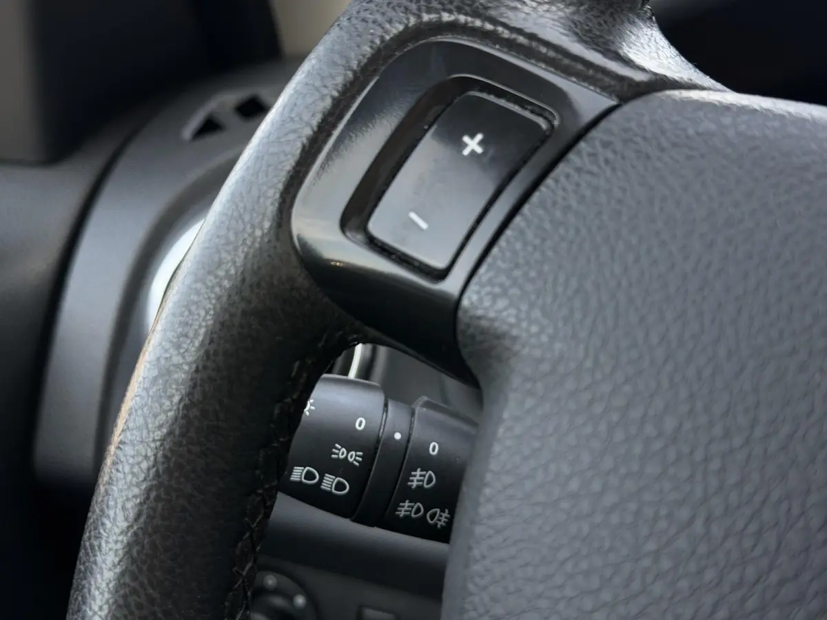 0.9 TCe 10th Anniversary 90PK | 1e Eigenaar | Volledig Dealeronderhouden! | NL AUTO | NAP | Afneembare Trekhaak | Airco | Parkeersensoren | Navigatie | Cruise Control | 2 Sleutels |