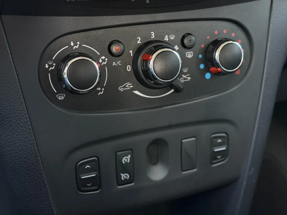 0.9 TCe 10th Anniversary 90PK | 1e Eigenaar | Volledig Dealeronderhouden! | NL AUTO | NAP | Afneembare Trekhaak | Airco | Parkeersensoren | Navigatie | Cruise Control | 2 Sleutels |