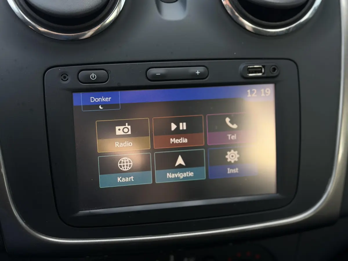 0.9 TCe 10th Anniversary 90PK | 1e Eigenaar | Volledig Dealeronderhouden! | NL AUTO | NAP | Afneembare Trekhaak | Airco | Parkeersensoren | Navigatie | Cruise Control | 2 Sleutels |