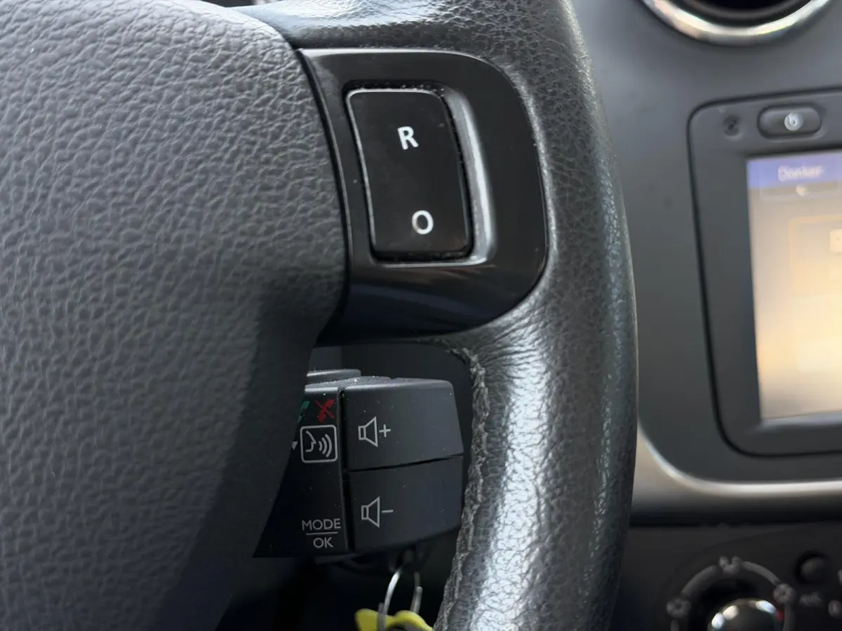 0.9 TCe 10th Anniversary 90PK | 1e Eigenaar | Volledig Dealeronderhouden! | NL AUTO | NAP | Afneembare Trekhaak | Airco | Parkeersensoren | Navigatie | Cruise Control | 2 Sleutels |