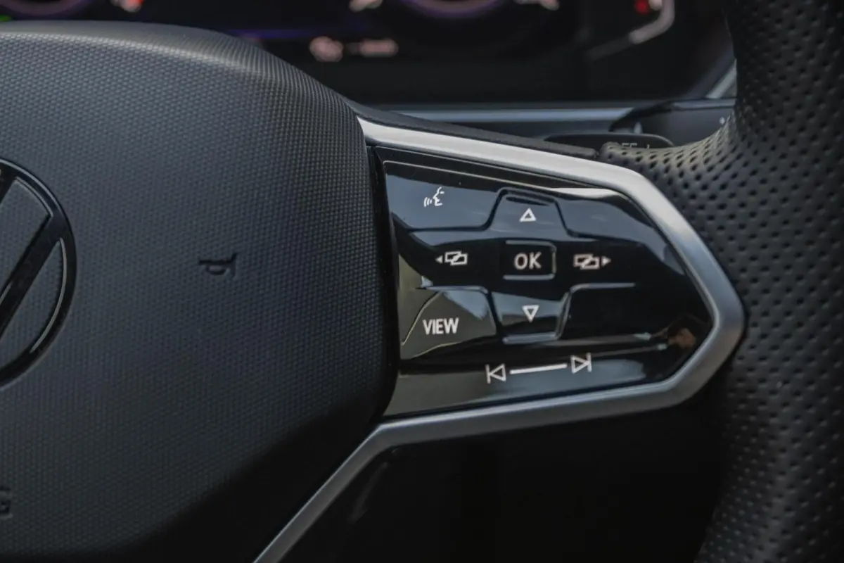 1.4 TSI eHybrid R-Line | IQ-LIGHT | ACC | CARPLAY |