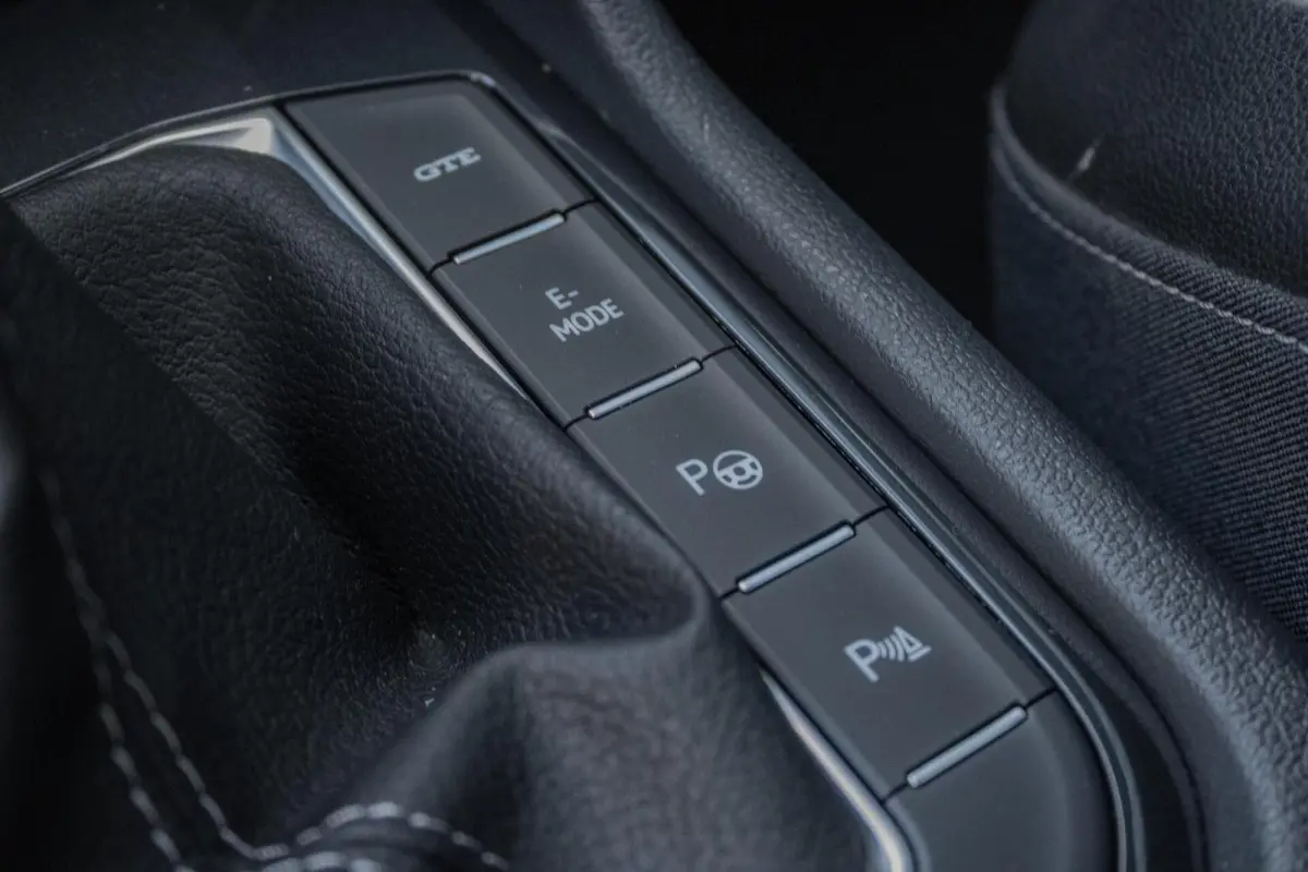 1.4 TSI eHybrid R-Line | IQ-LIGHT | ACC | CARPLAY |