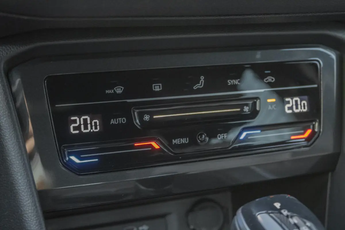 1.4 TSI eHybrid R-Line | IQ-LIGHT | ACC | CARPLAY |