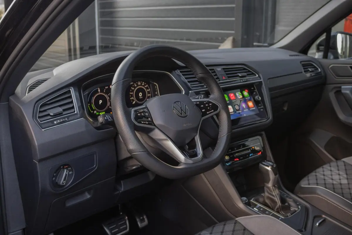 1.4 TSI eHybrid R-Line | IQ-LIGHT | ACC | CARPLAY |