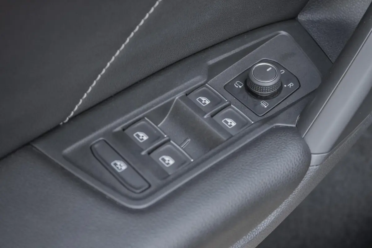 1.4 TSI eHybrid R-Line | IQ-LIGHT | ACC | CARPLAY |