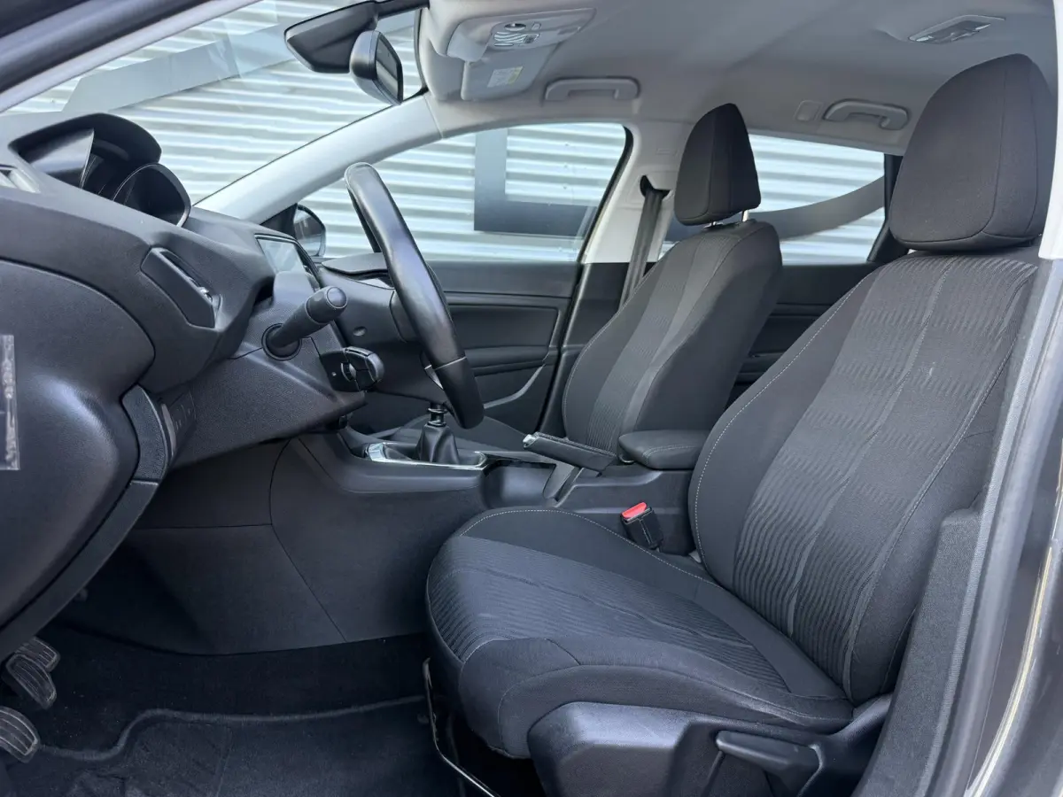 1.2 PureTech Style 2e Eigenaar|Clima|Cruise|Trekhaak|Navi|Elek ramen|Lm velgen|Nieuwe APK bij aflevering
