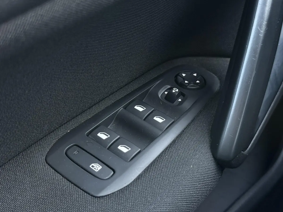 1.2 PureTech Style 2e Eigenaar|Clima|Cruise|Trekhaak|Navi|Elek ramen|Lm velgen|Nieuwe APK bij aflevering