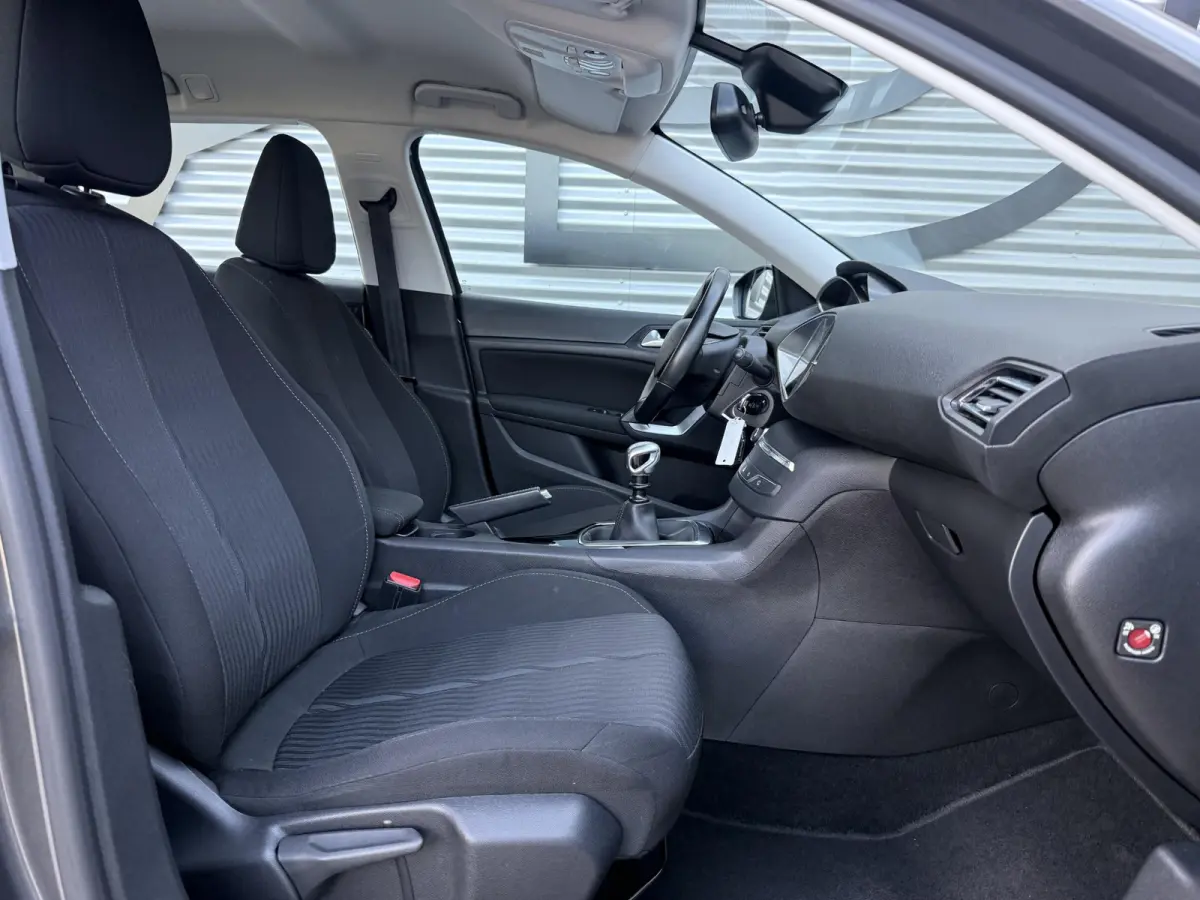 1.2 PureTech Style 2e Eigenaar|Clima|Cruise|Trekhaak|Navi|Elek ramen|Lm velgen|Nieuwe APK bij aflevering