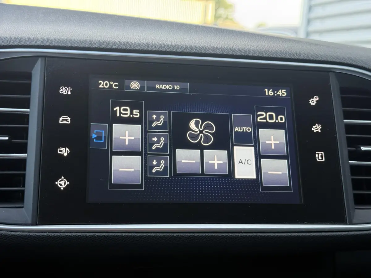 1.2 PureTech Style 2e Eigenaar|Clima|Cruise|Trekhaak|Navi|Elek ramen|Lm velgen|Nieuwe APK bij aflevering
