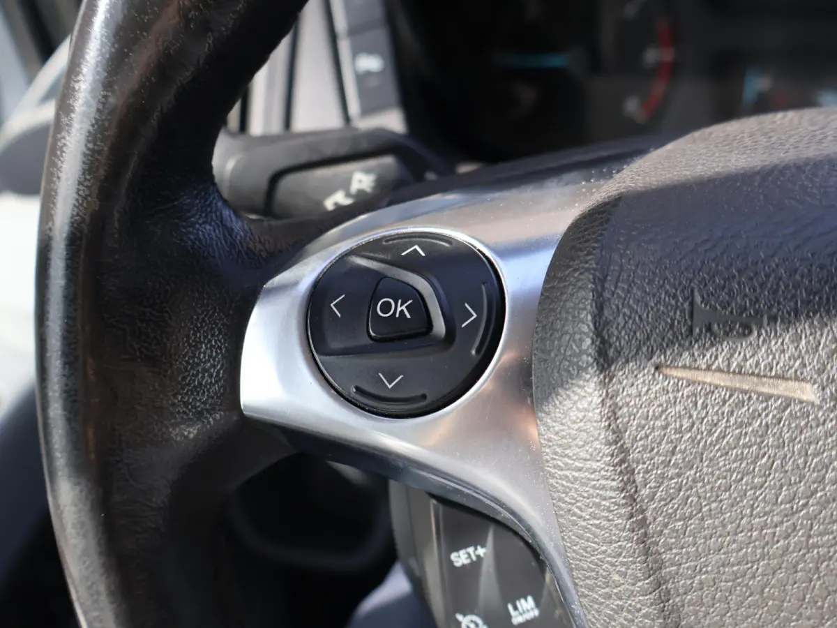 330 2.0 TDCI 130 PK L2H2 DUBBEL CABINE 5-PERS. *85.969 KM* | EURO 6 | TREKHAAK 2650 KG | LMV