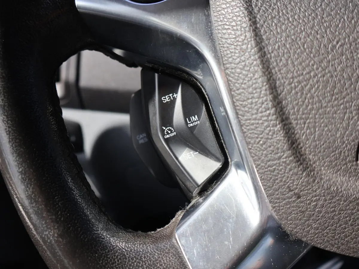 330 2.0 TDCI 130 PK L2H2 DUBBEL CABINE 5-PERS. *85.969 KM* | EURO 6 | TREKHAAK 2650 KG | LMV