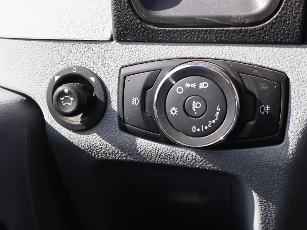 330 2.0 TDCI 130 PK L2H2 DUBBEL CABINE 5-PERS. *85.969 KM* | EURO 6 | TREKHAAK 2650 KG | LMV