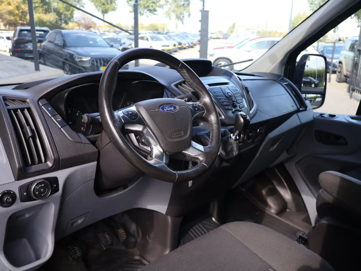330 2.0 TDCI 130 PK L2H2 DUBBEL CABINE 5-PERS. *85.969 KM* | EURO 6 | TREKHAAK 2650 KG | LMV