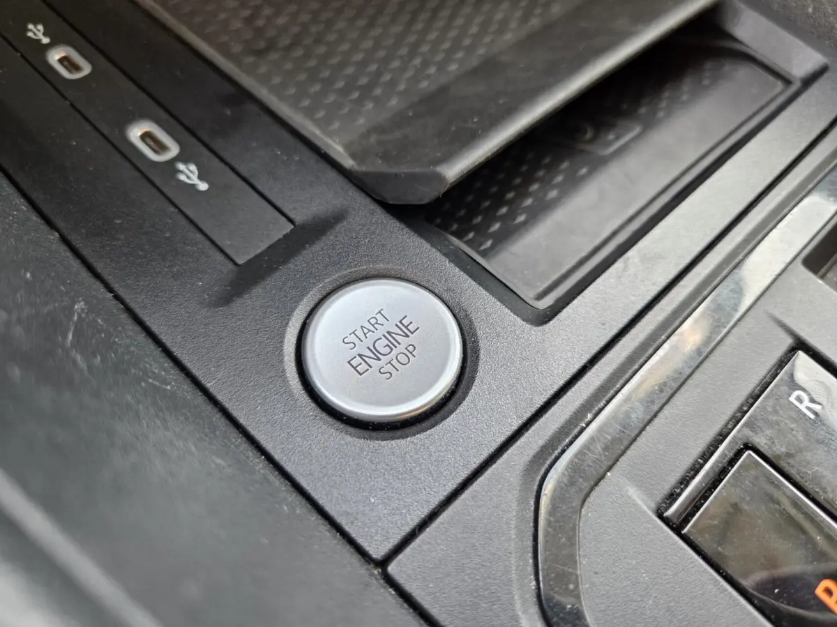 2.0 TDI Style Automaat | Virtual / Carplay / Camera / LED / Keyless / Bumpers in kleur | Zéér luxe!
