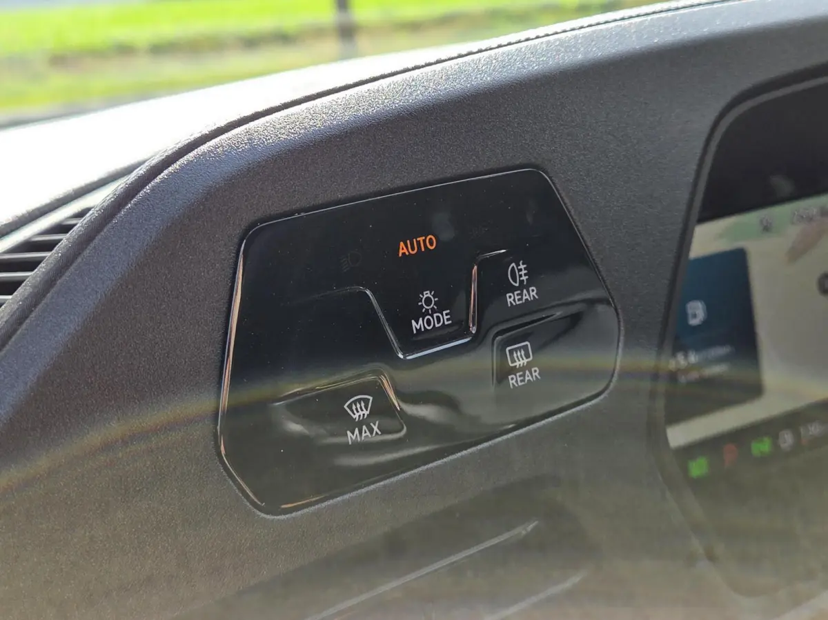 2.0 TDI Style Automaat | Virtual / Carplay / Camera / LED / Keyless / Bumpers in kleur | Zéér luxe!