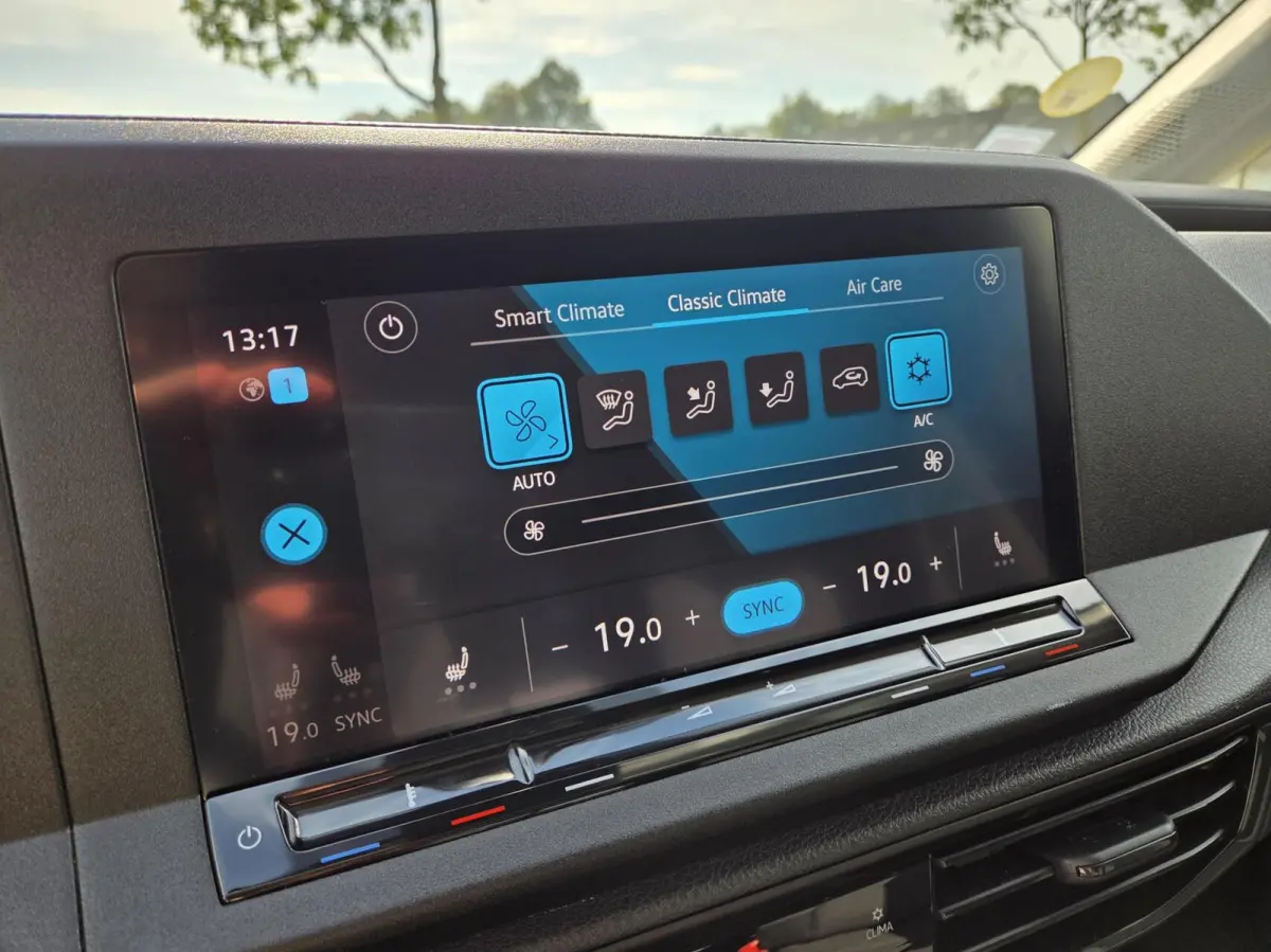 2.0 TDI Style Automaat | Virtual / Carplay / Camera / LED / Keyless / Bumpers in kleur | Zéér luxe!