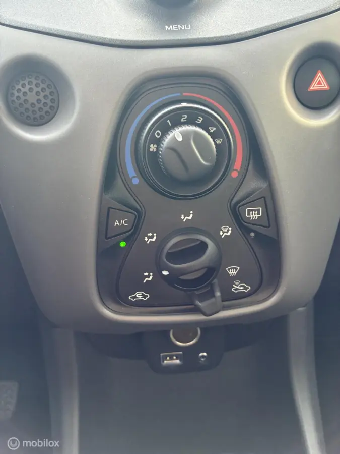 1.0 e-VTi Active | 5-deurs | 09/2021| Zwart | Airco
