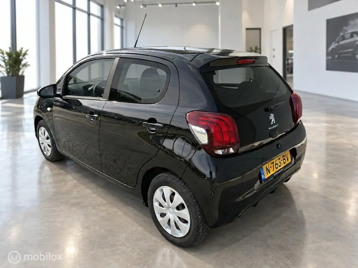 1.0 e-VTi Active | 5-deurs | 09/2021| Zwart | Airco