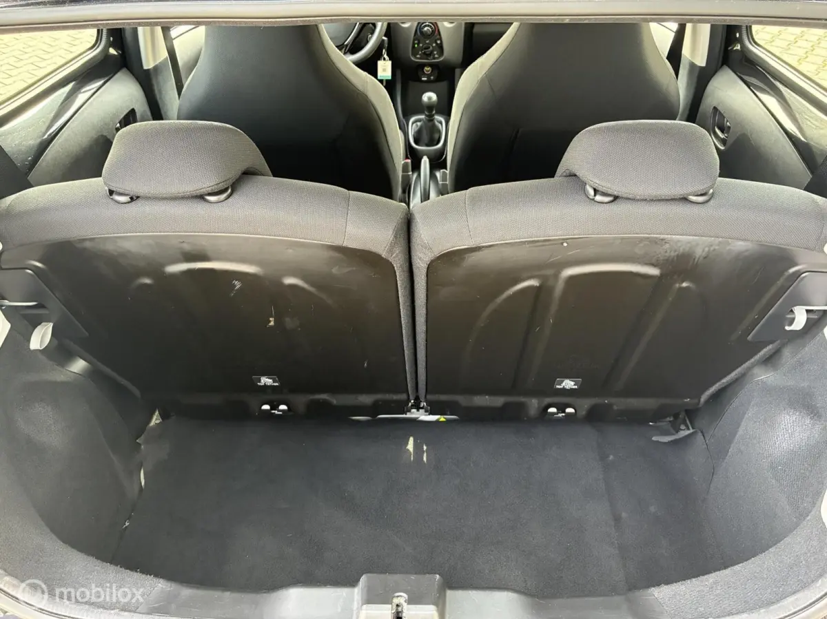 1.0 e-VTi Active | 5-deurs | 09/2021| Zwart | Airco